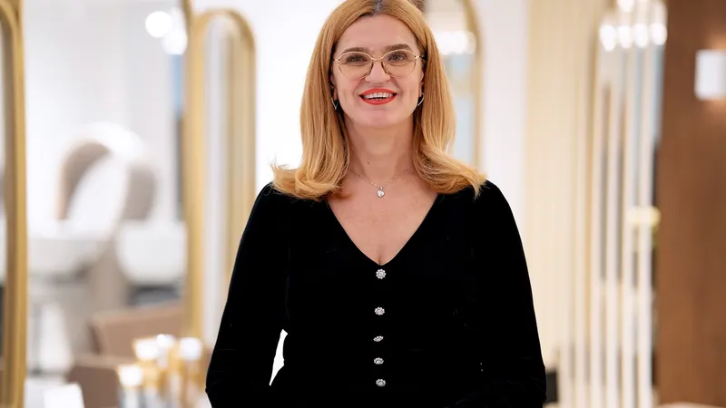 Odă pentru Lipă ca pe vremea lui Ceauşescu. Cum s-au ploconit sportivii: Cu profundã admirare - Foto: Facebook/ Elisabeta Lipă