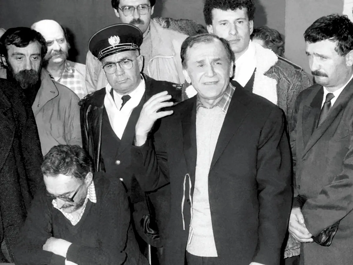 Ion Iliescu în platoul TVR la 23 decembrie 1989 - Foto: Agerpres