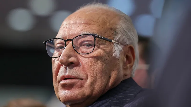Mugur Isărescu a recomandat publicarea lui Dan Voiculescu la Editura Academiei Române / Inquam Photo / Octav Ganea