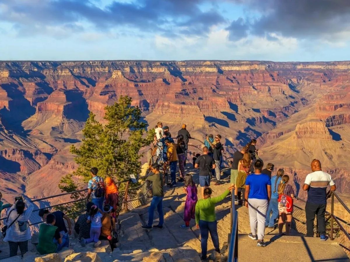 Taxă majorată pentru turiştii străini în parcurile naţionale americane din 2026, anunţată de Trump