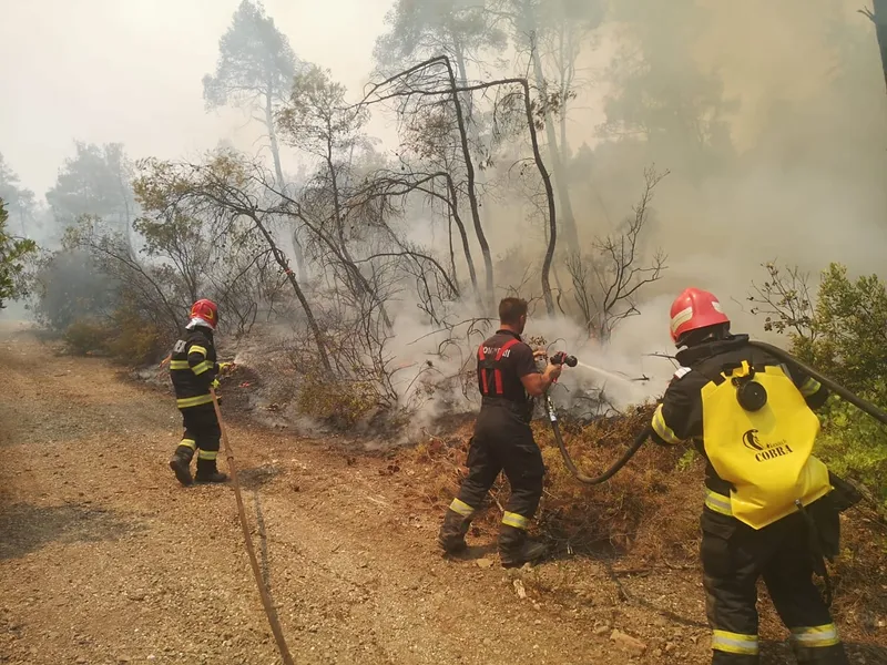 Pompierii români, întâmpinaţi cu aplauze de grecii pe care au venit să ii salveze de incendii - Foto: IGSU / imagine cu caracter ilustrativ