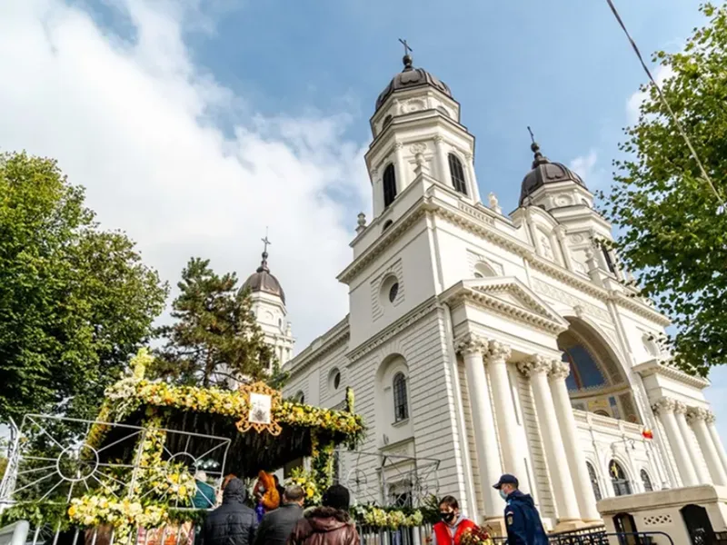 85% dintre români se declară persoane religioase. Câți merg la biserică doar la marile sărbători - Foto: INQUAM PHOTOS / Casian Mitu