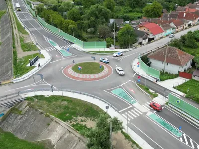 „Minune”! Șoferii pot ocoli Făgărașul pe centură. Are o bandă. Primul accident, după 5 ore - Foto: bunaziuafagaras.ro