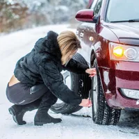 La ce temperatură trebuie să pui cauciucuri de iarnă? E nevoie să ningă afară? Ce amendă poți lua? - Foto: Freepik