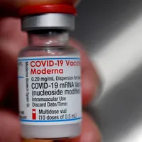 Moderna retrage sute de mii de doze ale vaccinului anti-Covid din cauza unei „contaminări”/foto: getty