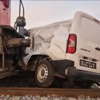 Accident mortal! Un șofer de 35 de ani a intrat cu dubița în fața unei locomotive - Foto: Facebook/Info Trafic 24