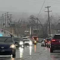Tornade ucigașe, în SUA. Cel puțin 6 morți, stâlpii electrici „răsuciți” ca macaroanele - Foto: Facebook