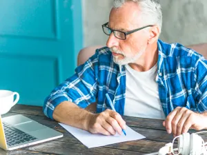 Cu 160 lei pe lună poți crește veniturile la pensie. Ce trebuie să facă salariații care vor banii Foto: Freepik (fotografie cu caracter ilustrativ)