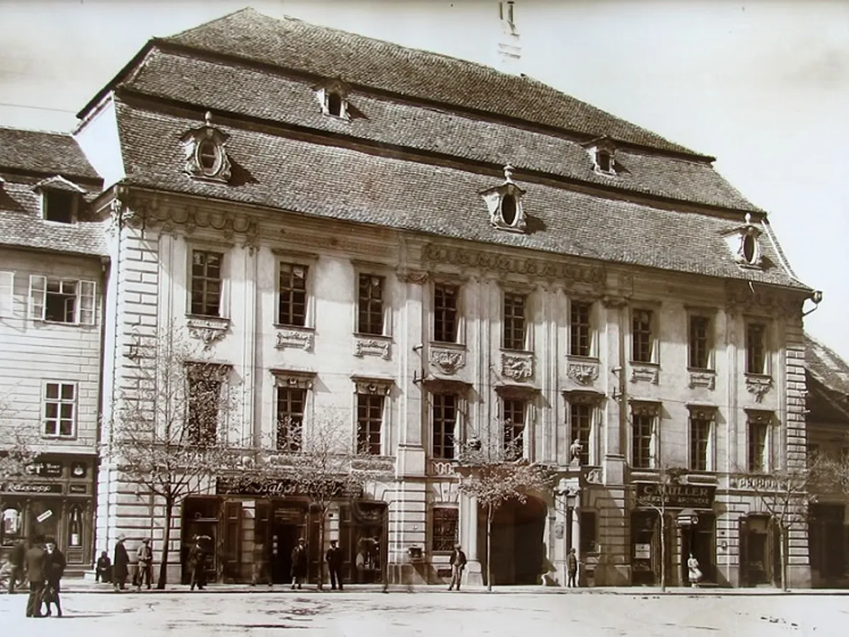 Muzeul Brukenthal în anii 1930 - Foto: brukenthalmuseum.ro