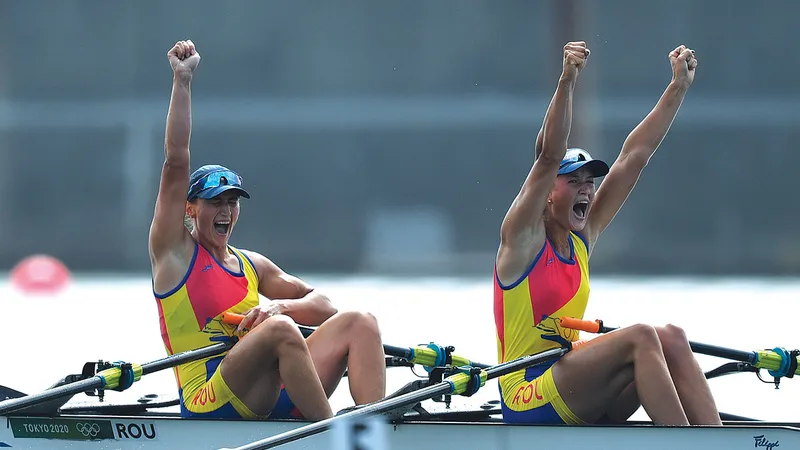Ancuţa Bodnar şi Simona Radiş au obținut singura medalie de aur a României la Tokyo - Foto: Getty Images