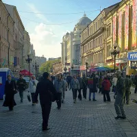 Un an de război şi invazie cu Ucraina a lăsat elitele Rusiei fără punct de sprijin și scindate - Foto: Flickr/Thomas Depenbusch (Depi) - strada comercială Arbat, Moscova, imagine cu caracter ilustrativ