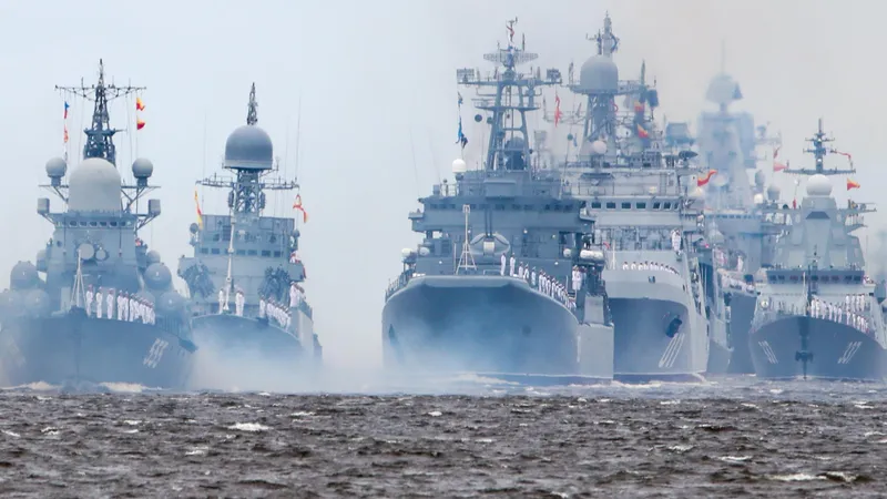 12 nave rusești în Marea Neagră/Foto: navalpost