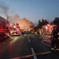 Pompieriik au intervenit urgent să stingă focul însă unii au ajuns victime Foto: IGSU