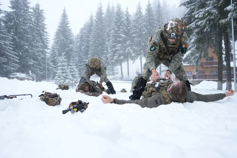 V&acirc;nătorii de munte din Franța și Rom&acirc;nia se antrenează &icirc;mpreună cu regularitate - Foto: France Armed Forces