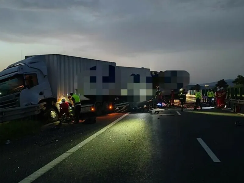 Un șofer de 23 de ani și-a pierdut viața. Două TIR-uri de transport colete s-au ciocnit pe A1 Foto: Pro TV