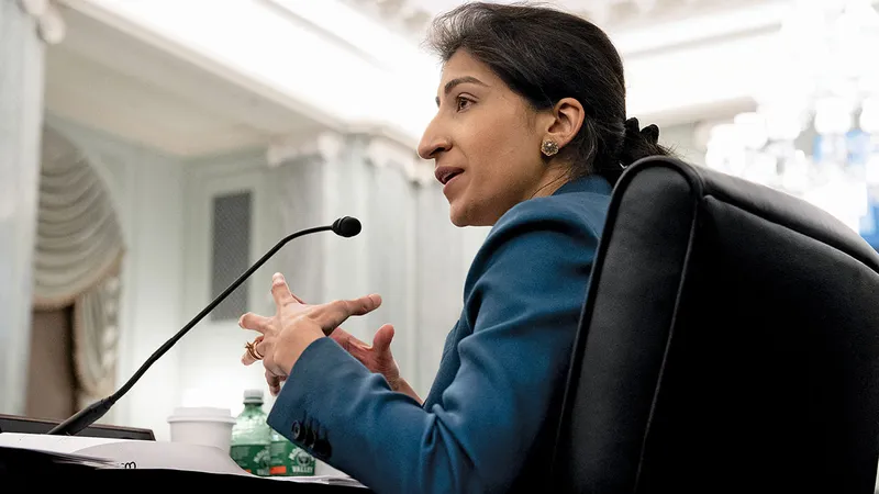 Lina Khan, de la FTC