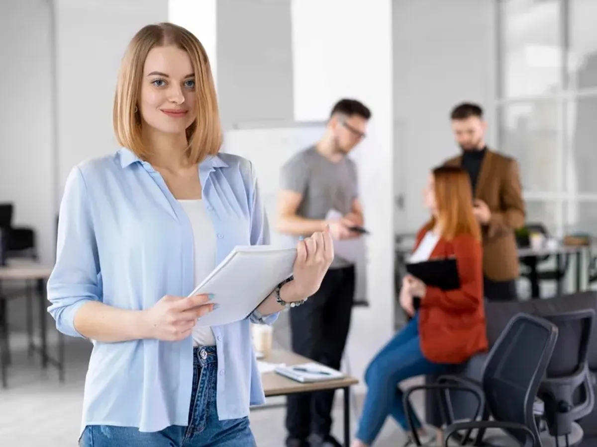 Salariul mediu net a ajuns la 5.492 lei în România - Foto: Freepik (Imagine cu rol ilustrativ)