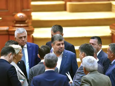 Ciolacu în mijlocul deputaților/FOTO: hotnews.ro