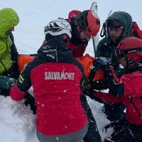 Risc de avalanșe la Bâlea Lac: Doi turiști salvați după ce au fost surprinși de o avalanșă masivă. : FOTO - Salvmont Sibiu(imagine cu rol ilustrativ)