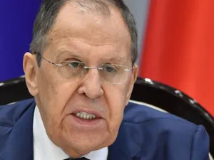 Lavrov amenință Europa cu „un mare război” în timp ce-l elogiază pe Trump