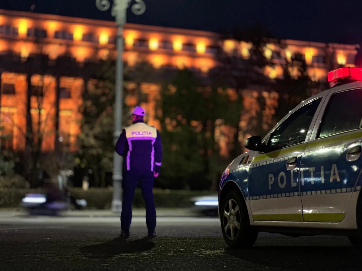Polițist în Piața Victoriei din Capitală - Foto: Poliția Capitalei (Rol ilustrativ)