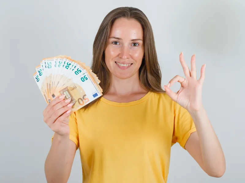 Foto: Românii care lucrează în Germania sunt afectați de salariile mici de pe piață. Cum arată cifrele? Sursa: Freepik
