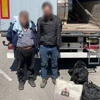 Un camion transporta spre Ucraina doi sirieni, ascunşi printre rulouri de tablă - Foto: Poliţia de Frontieră