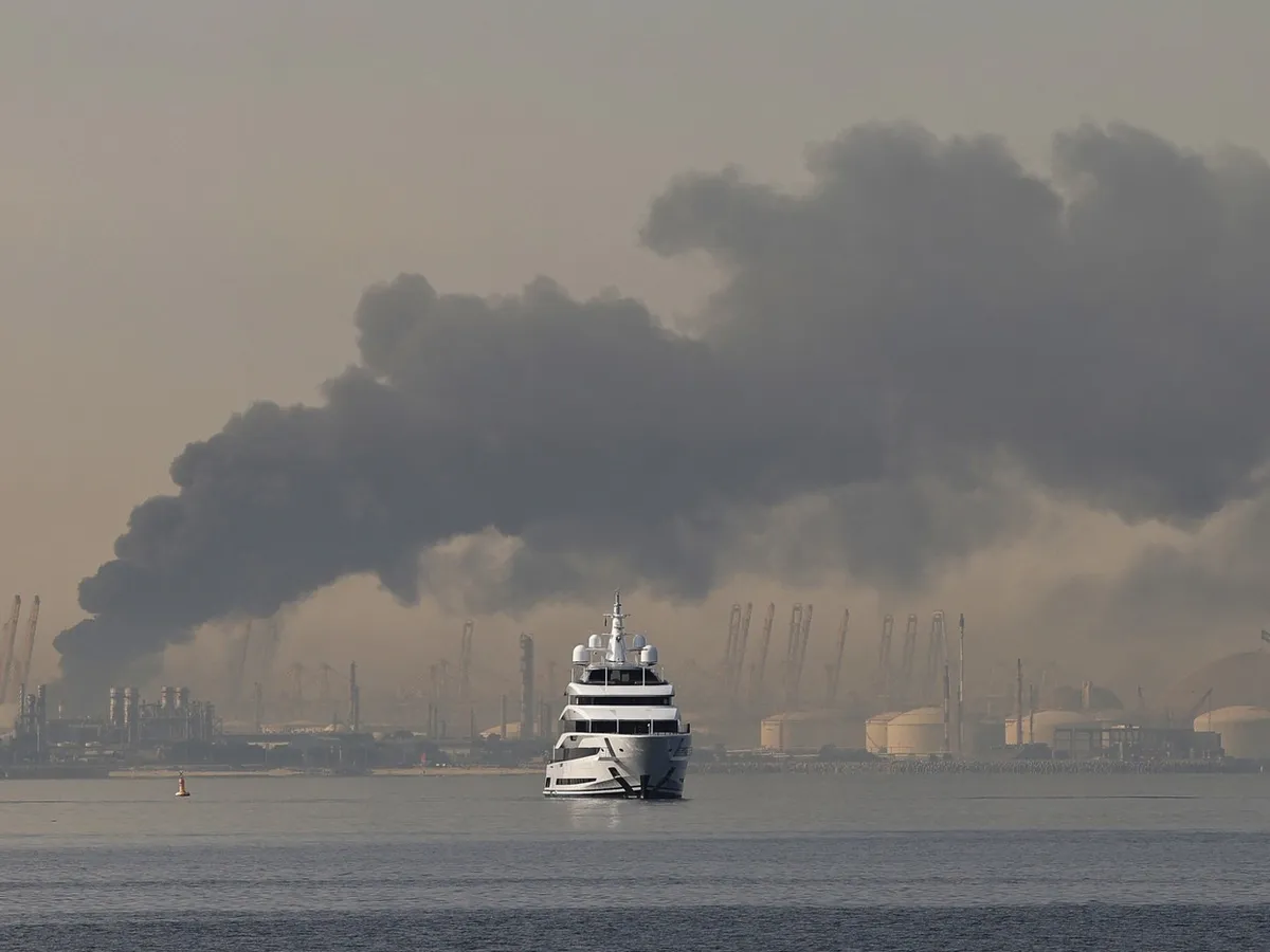 Răspunsul Iranului la atacuri: Bombardează „la nimereală” Dubai, Doha, Manama. Trump: „Forţă nemaiîntâlnită”