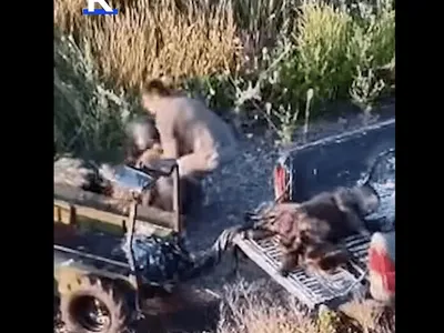 Imagini ca în filme cu un comandant ucrainean care a evacuat singur doi militari răniți de pe linia frontului