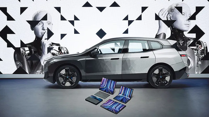 BMW iX Flow, cu tehnologia electroforetică E Ink, trezește caroseria la viață. Mașina își schimbă integral culoarea, inclusiv pe cea a jantelor, în funcție de dorința utilizatorului