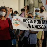 Sărăcie lucie la Roșia Montană: 2.700 locuitori, 200 de salariați, 40 de computere, 2 doctori / FB Salvam Rosia Montana