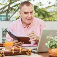 Câți ani trebuie sa fi muncit un pensionar pentru o pensie cu 1000 lei mai mare la recalculare? - Foto: Freepik
