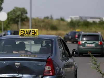 Preşedintele Nicuşor Dan nu e de acord ca șoferii să obțină anumite categorii fără examen scris - Foto: Arhivă (Imagine cu rol ilustrativ)