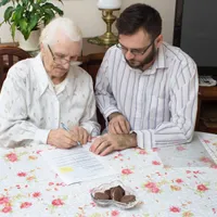 Ministrul Muncii și șeful Casei de Pensii, anunț pentru pensionari. Câți bani iau la recalculare? Foto: Profimedia Images (fotografie cu caracter ilustrativ)