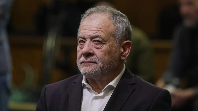 Baronul PSD Dumitru Buzatu, prins când lua mită - Foto: INQUAM PHOTOS / Octav Ganea