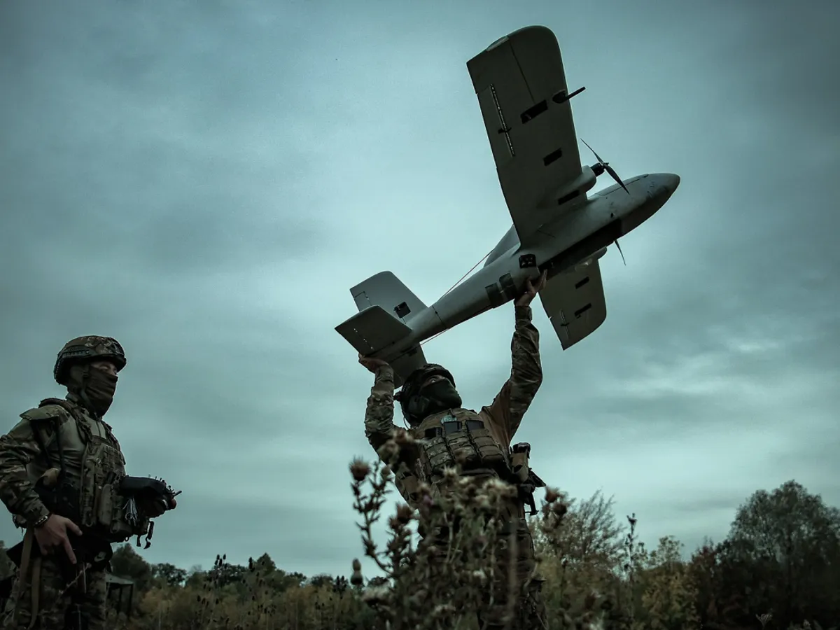 Triplu atac ucrainean asupra Rusiei. O rafinărie, în flăcări. Depozite de combustibil și drone, distruse