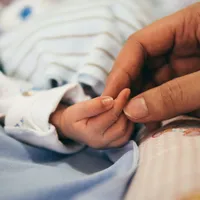 Copil de doi ani, în comă la spital, după ce a fost bătut de mamă și concubin/FOTO: Pixabay