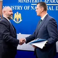Ministrul Apărării, după întâlnirea cu David Baker: „Cooperarea cu SUA este absolut necesară” - Foto: Facebook/ Ionuț Moșteanu