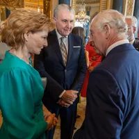 Principesa Margareta discută cu Regele Charles - Foto: Facebook/ Familia Regală a României