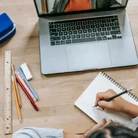 Cine sunt elevii care își pot cumpăra un calculator nou, cu ajutor de la stat? Primesc 200 de euro - Foto: Pexels.com (Imagine cu rol ilustrativ)
