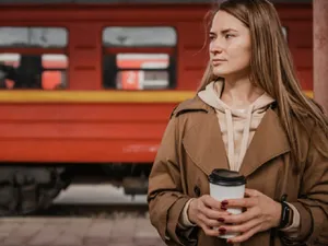 Incident pe calea ferată. Mecanicul unui tren a sunat la 112. Pasagerii au fost evacuați - Foto: Freepik (rol ilustrativ)