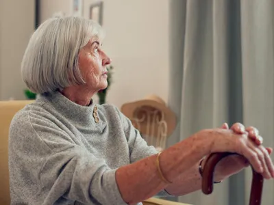 Pensionară la pensie - Foto: Freepik