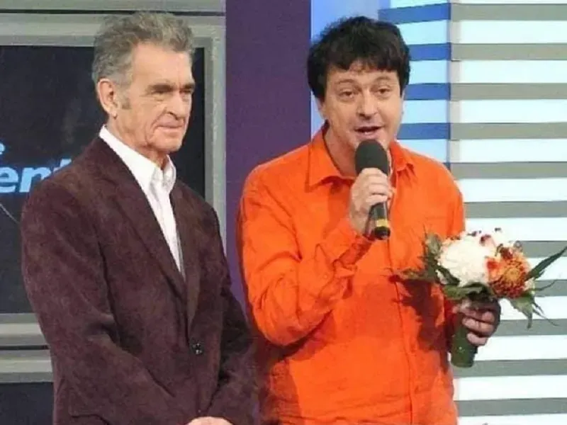 Iurie Darie, alături de fiul său, regretatul regizor Alexandru &bdquo;Ducu&rdquo; Darie, care a murit la 7 ani după tatăl său - Foto: Facebook/ Colectia &bdquo;Mari Actori Romani&rdquo;