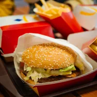 Ce va dispărea din meniul McDonald's de anul viitor? - Foto: Facebook / Mc Donalds (Imagine cu caracter ilustrativ)