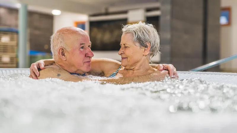 Ce reducere primesc pensionarii care merg la pensie la tratament? Sute de bilete disponibile astăzi Foto: Freepik (fotografie cu caracter ilustrativ)