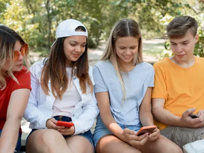 Statul excesiv în fața ecranelor duce la probleme cu inima la copii și adolescenți. Care e legătura - Foto: Freepik (Imagine cu rol ilustrativ)
