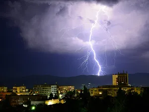 Cum poți fi lovit de fulger deși ești în casă - Foto: Pexels (cu rol ilustrativ)