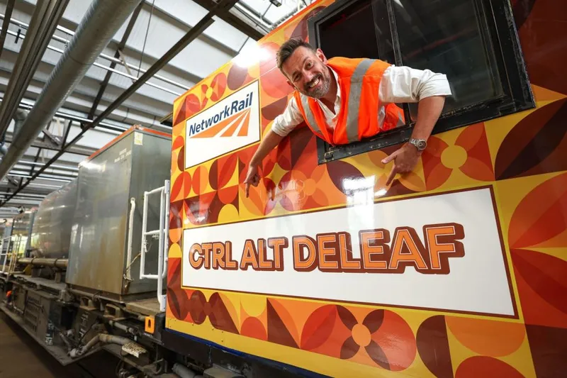 Locomotiva unui tren spărgător de frunze din Marea Britanie - Foto: Profimedia Images