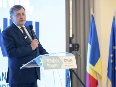 Crin Antonescu: Orice discuţie cu tinerii chiar îmi face plăcere, mai ales dacă este cu cuvinte - Foto: INQUAM PHOTOS/Fotoreporter.Ro