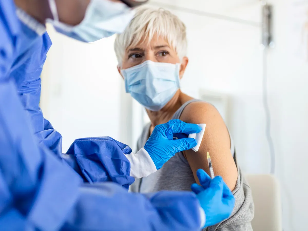 Programul-pilot de vaccinare antigripală în farmacii devine serviciu permanent. Ce rol vor avea farmaciile?